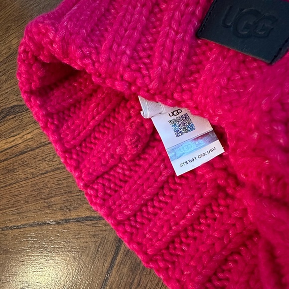 UGG Women’s Cable Beanie with Pom - Picture 4 of 4